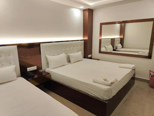 Hotel Apple Villa - New Delhi - Housity