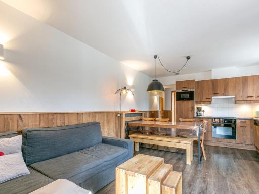 Appartement 4 Pièces au Centre du Village - Proche Pistes, Wi-Fi, Parking, Balcon - FR-1-437-24 - Housity