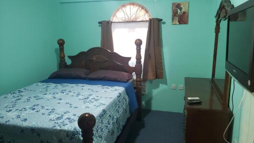 Elue's Inn - Housity