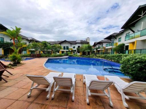 Casa em Condomínio Fechado com Sauna e Piscina - Housity