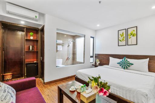 K i s s Hotel - Housity