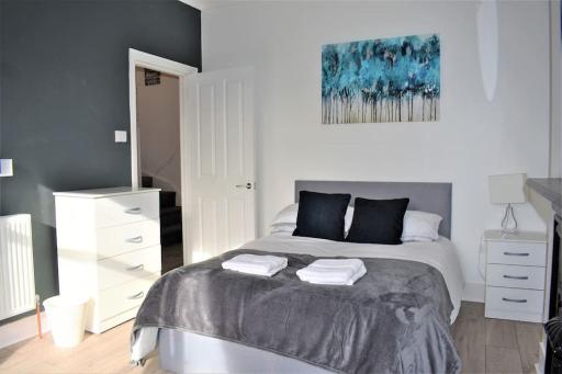 The Cosy Retreat, 4 bedroom house in Southend-On-Sea - Housity