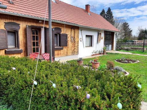 Őrségi Kastélydombi Kistücsök Vendégházak - Housity