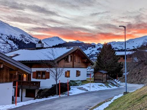Maisonette-Wohnung in Rueras bei Sedrun - 200m zum Bahnhof - Perfekt für Ski & Ausflüge - Housity