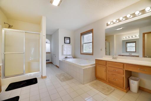 Luxury Spacious Home with some FREE Amenities and Activities! - Housity