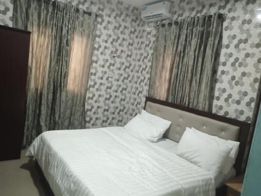 Chivirock Executive Suites - Housity