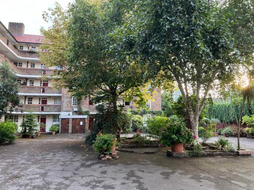 Cosy London bedroom near Oval Station - shared bathroom - Housity