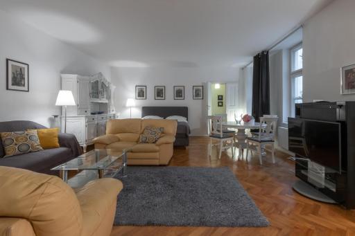 Apartman Carolinum - Housity