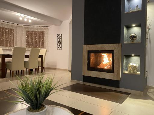 4 Bedroom family house with access to a hot tub - Housity