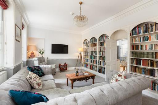 6 Bedroom City Centre Georgian Town House - Abbey & Baths-2 min walk - Housity