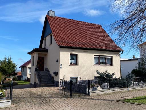 Charmantes Ferienhaus Gernrode/ Harz, Balkon, Grill, 2 Schlafzimmer - Housity