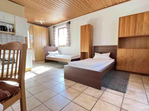 SAD121 - Monteurzimmer in Schwandorf in grüner Lage - Housity