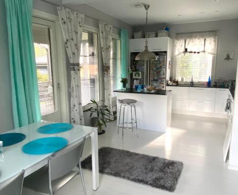 Hienoa talo porealtaalla lähellä Helsinkiä ja lentokenttää - Housity