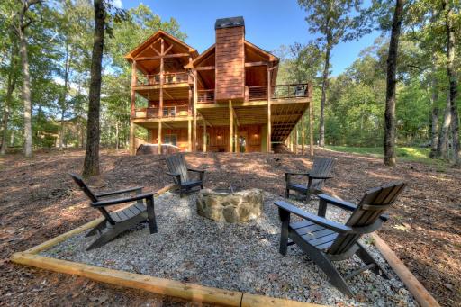 Rusty Nail Is A Luxury Rental Close To Blue Ridge - Housity