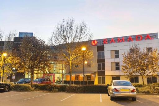 Ramada London North - Housity