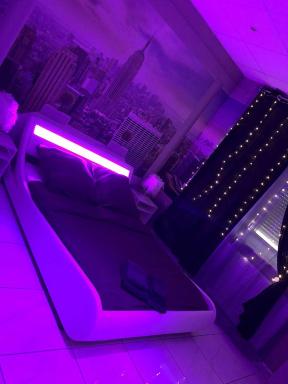 Love Paradise by Karen's Room Service - Housity