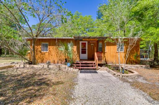 Fire Pit & Boat Dock: Peaceful Dunnellon Cabin! - Housity