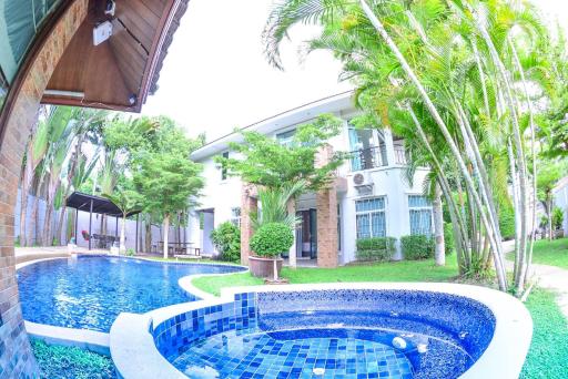 Suzie pool villa 7 bedrooms with private pool. - Housity