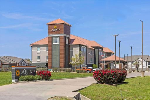 La Quinta by Wyndham Hillsboro - Housity