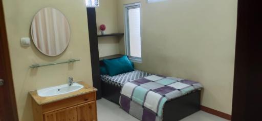 G10 Guest House Near Asia Afrika Bandung - Housity