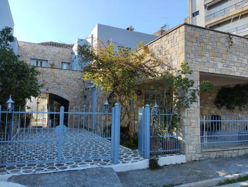 Πέτρινο στη θάλασσα - Housity