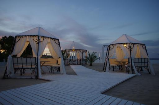 Private Beach Sports&Hotel Aqua Life Tower - Housity