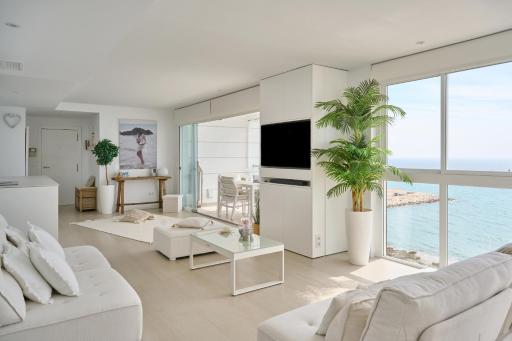 Luxury Apartment on the Beach - Housity