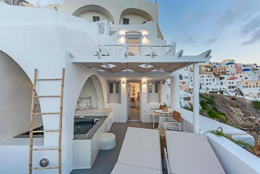 Helianthus Suites- Caldera Caves - Housity
