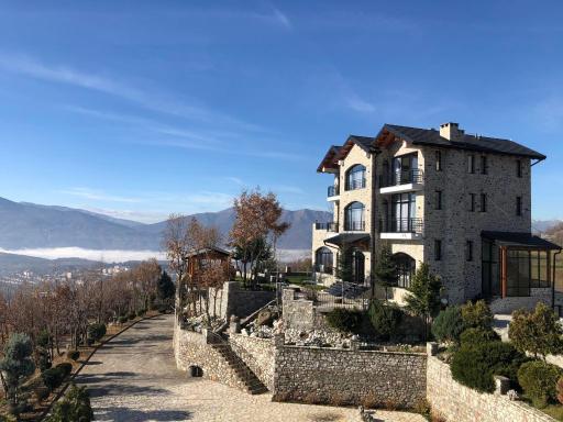 Bujtina Vrenezi - Housity