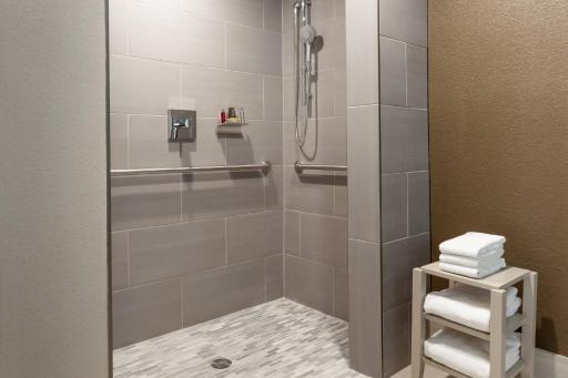 Marriott Savannah Riverfront - Housity