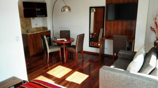 La Aurora - Housity