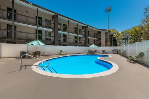 Quality Inn & Suites Airport - Housity