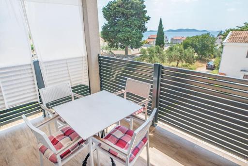 Apartment Tomislav Pakoštane - Housity