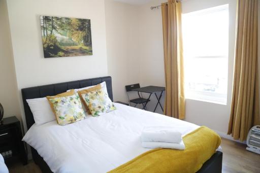 Canning Town Warms Cozy One Bedroom Apartment - Housity