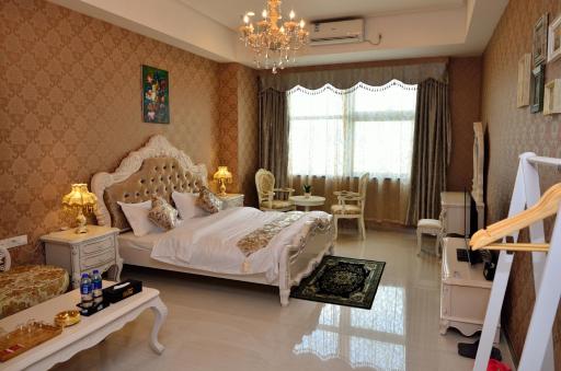 Moon Shine Apartment Hotel - Housity