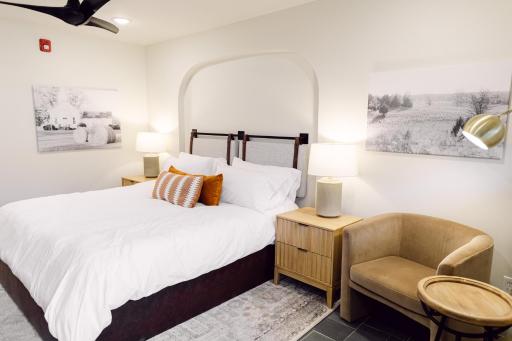 The Tangerine Motel - Housity