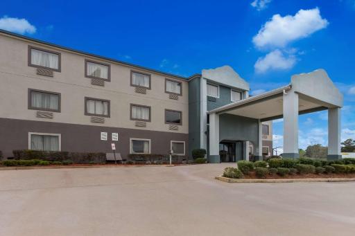 Quality Inn & Suites Pearl-Jackson - Housity
