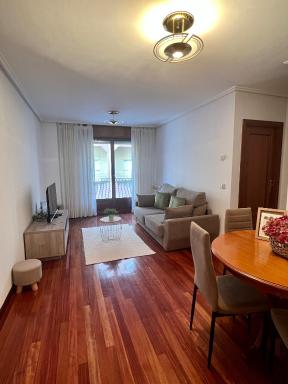 Piso céntrico a 10 min de la playa con garaje incluido - Housity