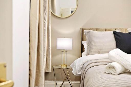 Stylish 2BR Luxury Retreat with 65