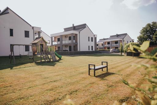 Apartments Sunrise Banovci - Housity