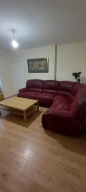 Lovely spacious double beds sleeps 8 - Housity