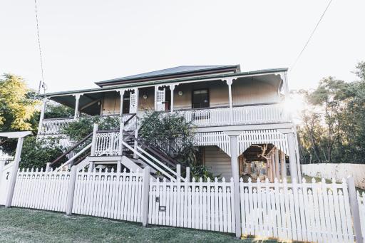 Ipswich Central Colonial 4&2 house + 2&1 apartment - Housity