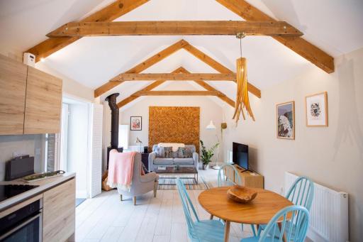 Sleepers Barn - Housity