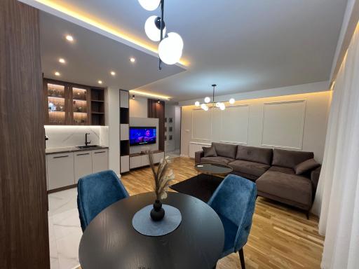 Lilly LuX - Housity