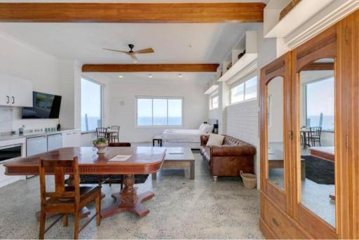 Upscale Cliffside Studio with Ocean Views North Bondi - Housity