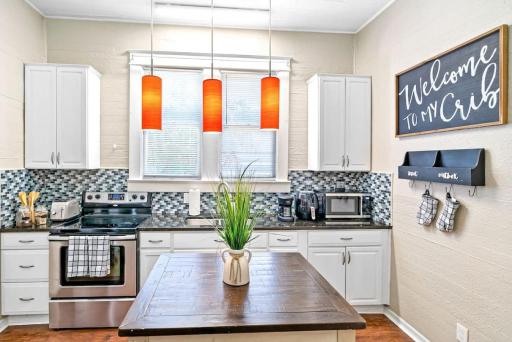Charming and Historic Bungalow Near All - Housity