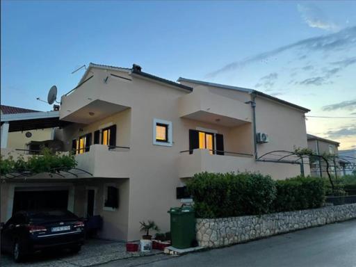 Delfin Apartments - Housity