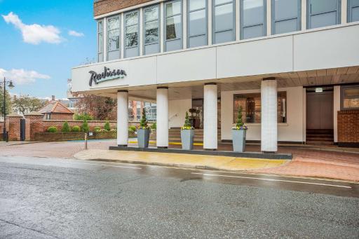 Radisson Hotel York - Housity