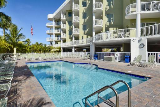 Crystal Palms 201 - Housity