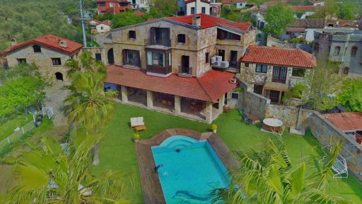 The Mira House - Housity